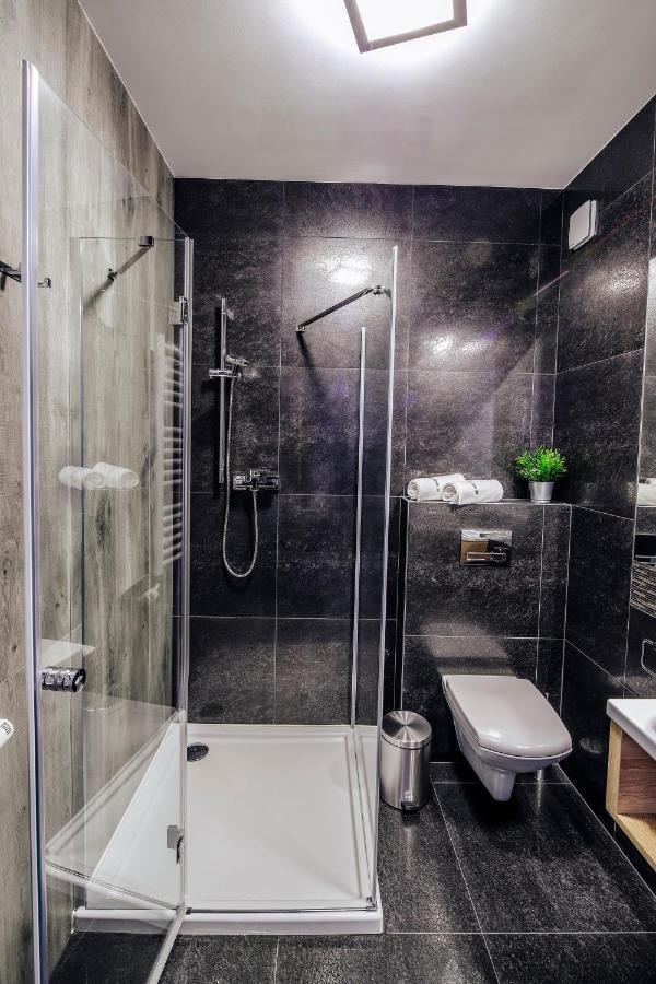 Targowa37 Uniejow Bed & Breakfast Dış mekan fotoğraf