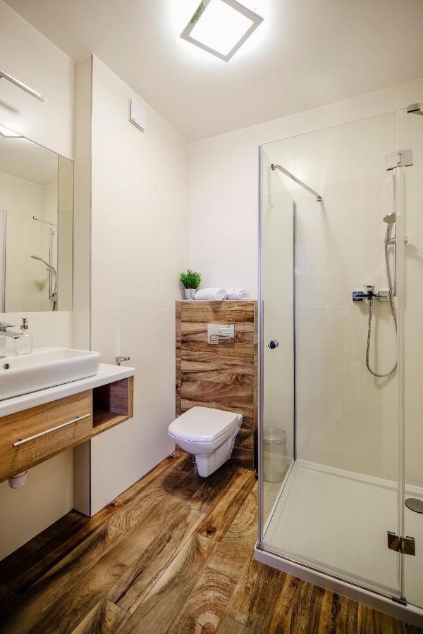 Targowa37 Uniejow Bed & Breakfast Dış mekan fotoğraf